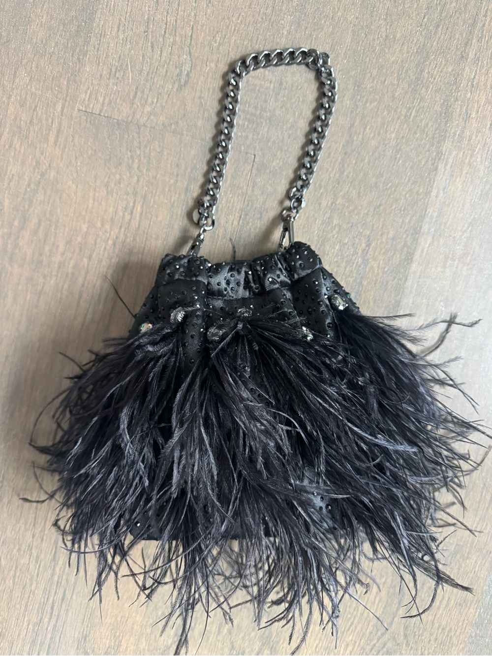 STUNNING OLGA BERG LIVVY FEATHER AND SEQUIN SATIN EVENING BAG - Picture 2 of 3